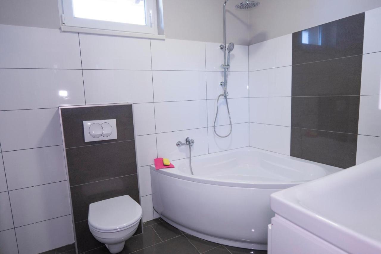 Apartament Vivien Vendeghaz 2 Ordacsehi